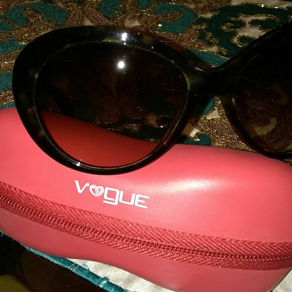 Sunglasses - Picture 3 of 3